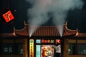 红桃视频首页主推片单横版封面，呈现多部原创影视作品与更新日历视觉